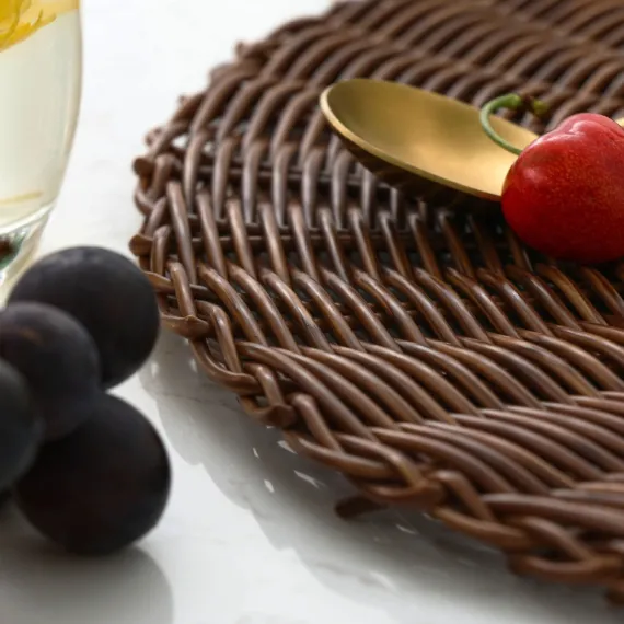 Round Woven Placemats, Non Slip Heat Resistant Plastic Table Mats, Table Placemat For Household Use, Round Rattan Placemats, Brown, 35.6 cm