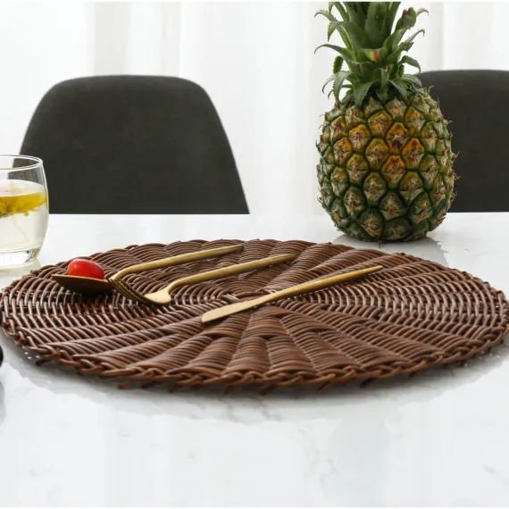 Round Woven Placemats, Non Slip Heat Resistant Plastic Table Mats, Table Placemat For Household Use, Round Rattan Placemats, Brown, 35.6 cm