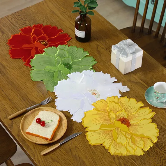 4 Pieces Flower Placemat, 3D Flower Placemats, Flower Shape Placemat, Heat-Resistant And Washable Placemat for Dining Table, White