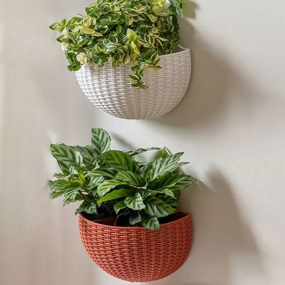 Exquisite Wall Flower Pot, Plastic Hanging Planter for Outdoor Garden Balcony, Home Decor Bucket Planter L